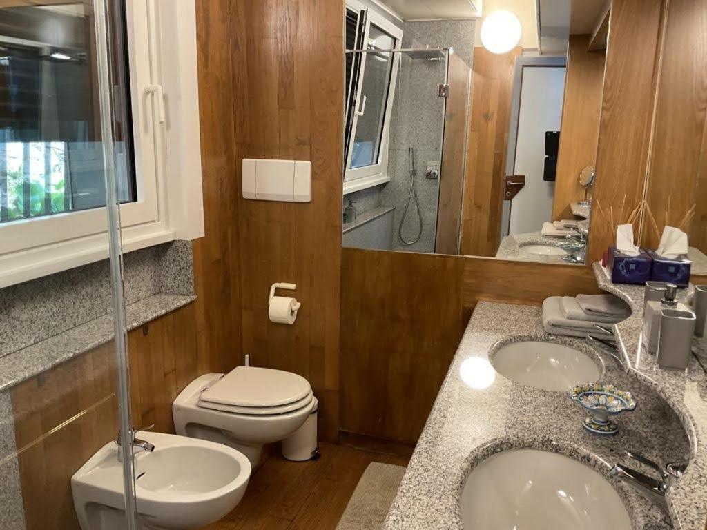 Lakeviewcabin - King Room With Balcony Комо Экстерьер фото
